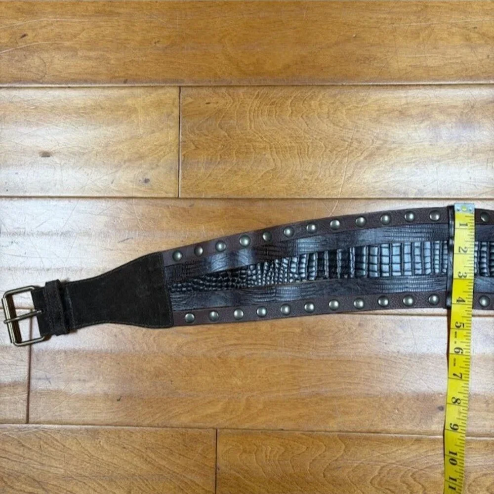 DKNY Donna Karan New York Genuine Leather Belt Made in Italy Size M Studded Boho